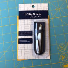 Load image into Gallery viewer, seam ripper with tweezers pivot with a case