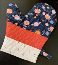 Load image into Gallery viewer, Oven Mitt Kit Dear Stella Speckled Insul-Bright Libs Elliott Moon Age fabric homemade
