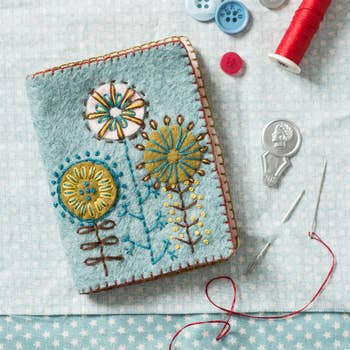 Corinne Lapierre Embroidery Wool Mix Felt Craft Kit Needlecase Needle Case Needlebook Stitched flowers 