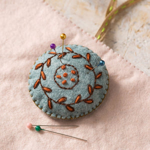 Corinne Lapierre sewing roll felt craft kit embroidery pincushion needle minder pockets gift quilter quilting 