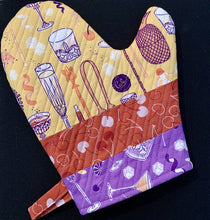 Load image into Gallery viewer, Clink  by Figo Fabrics Oven Mitt Kit
