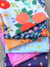 Load image into Gallery viewer, Sue&#39;s Garden Curated  Fat Quarter Bundle (x6)
