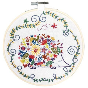 Beginner embroidery kit Made in France Un Chat dans l'aiguille Gaston the Hedgehog smile and flowers ncludes everything needed for handwork 